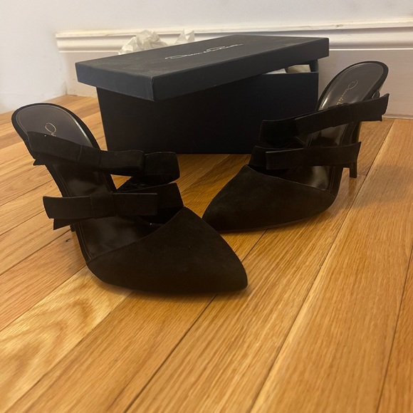 Oscar de la Renta suede pointy toe pumps - Picture 3 of 3